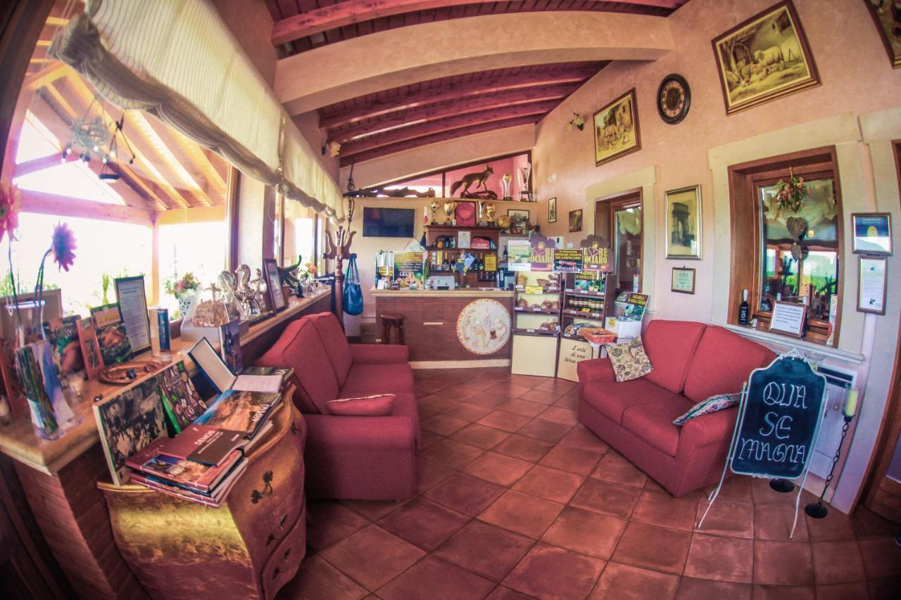 Agriturismo Ciociaro " Il Colle " Hotel Ristorante Ceprano Buitenkant foto